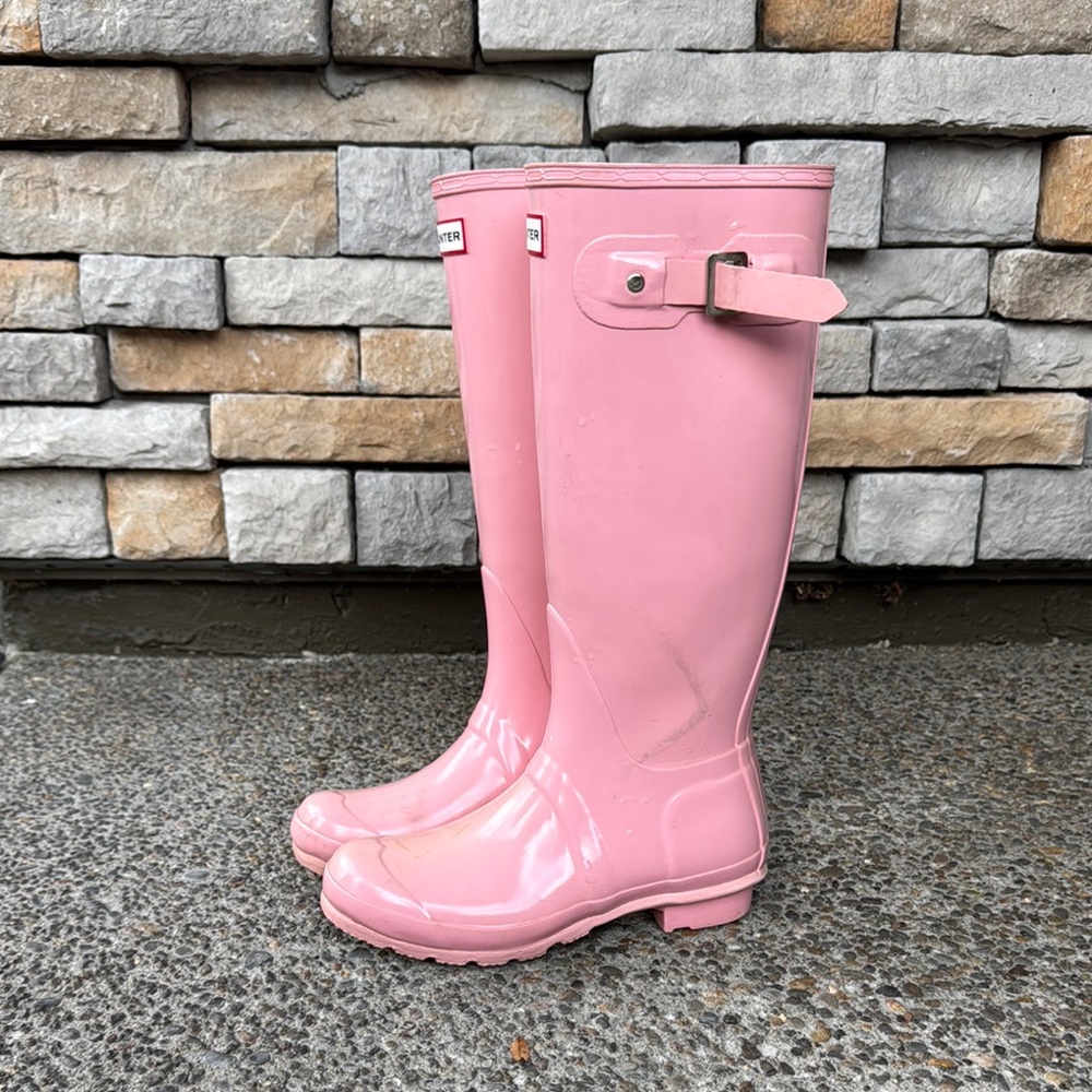 SOLD ON ANOTHER APP - Hunter Tall Glossy Pink Rain Boots